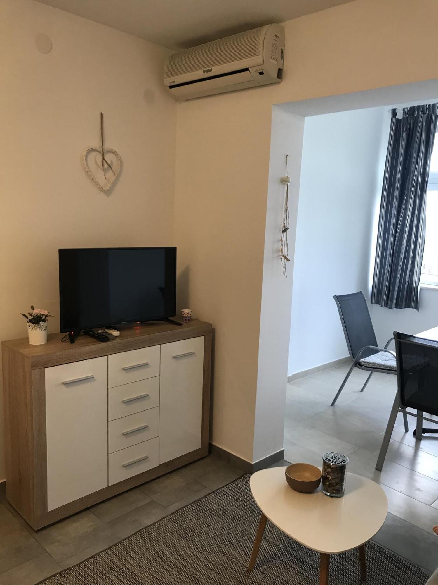 Apartments By The Sea Tucepi, Makarska - 2699 الغرفة الصورة